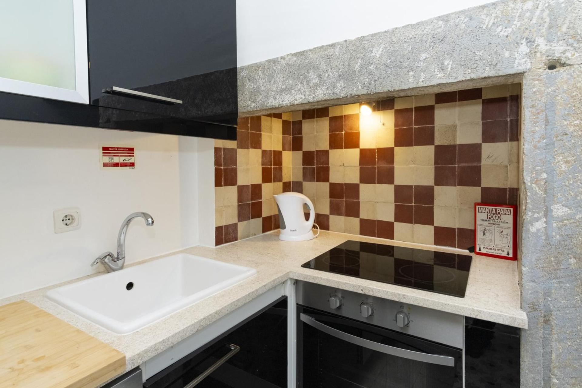 Apartment In Center With A Terrace, 317 Lisbon