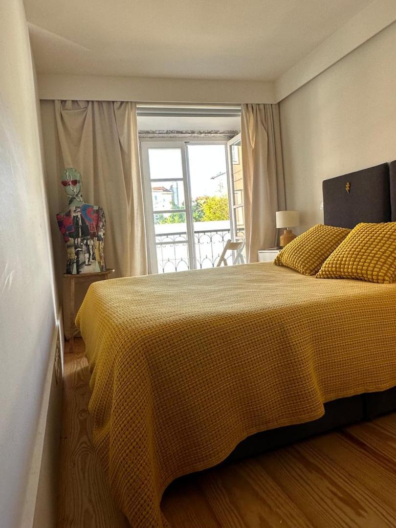 Cozy 1br, Private Terrace & Pool - Estrela | By Airnest Lisbon