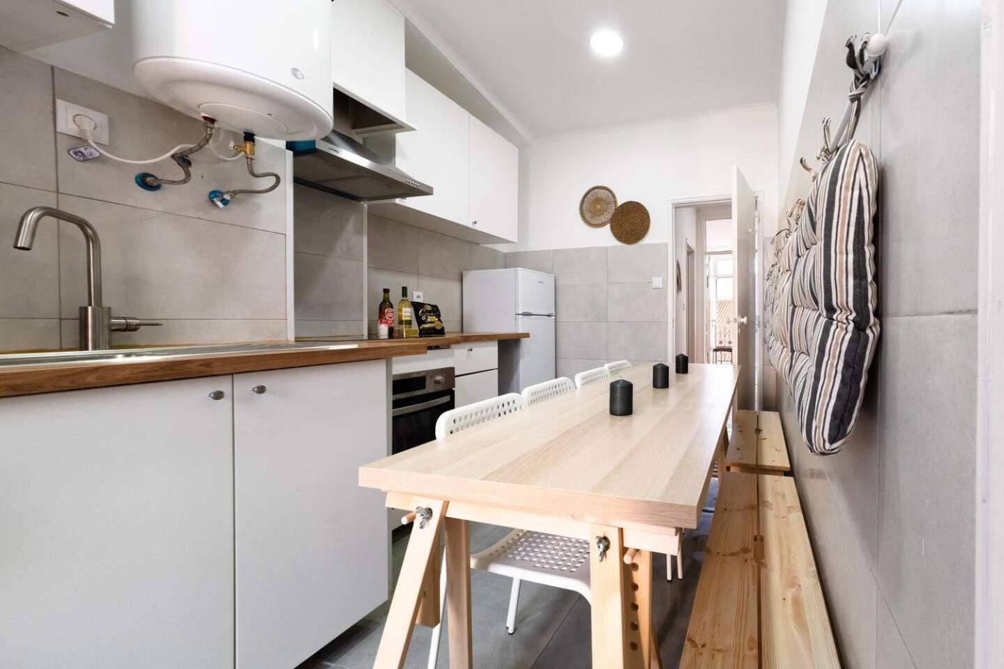 Spacious 5 Bedroom - River Views * Lisbon