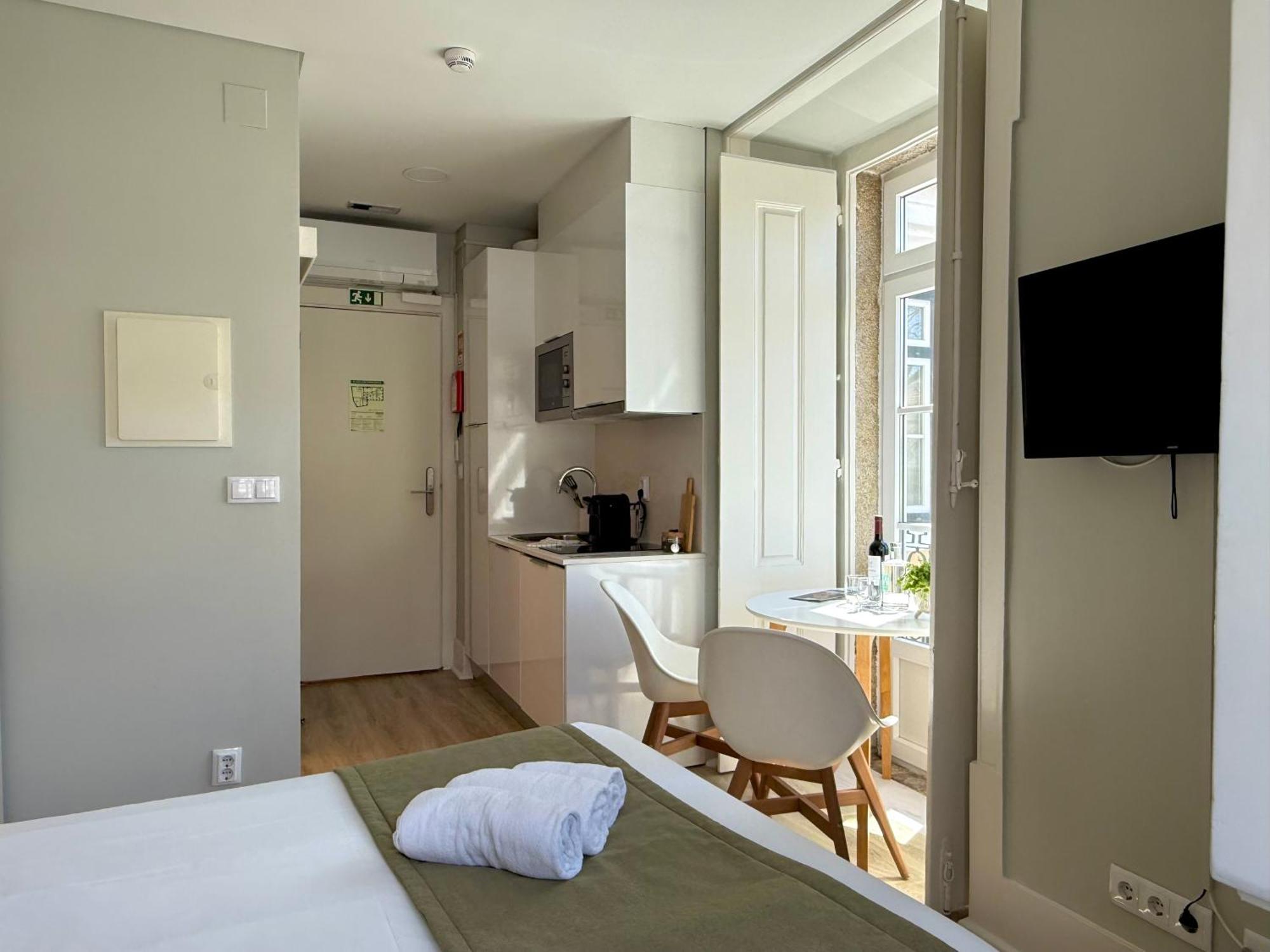 Metropolitan Living - Janelas Verdes Apartment