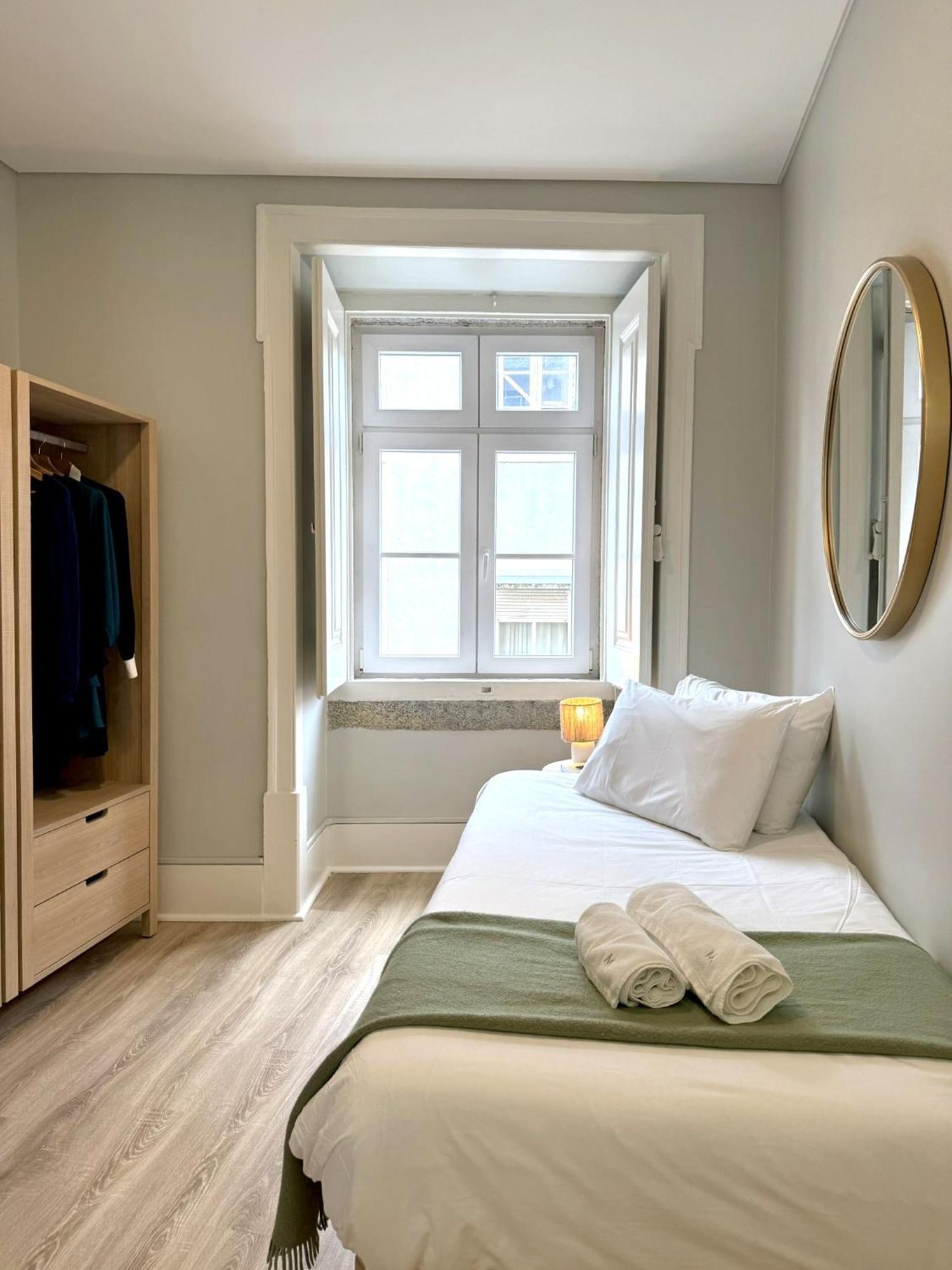 Metropolitan Living - Janelas Verdes Apartment