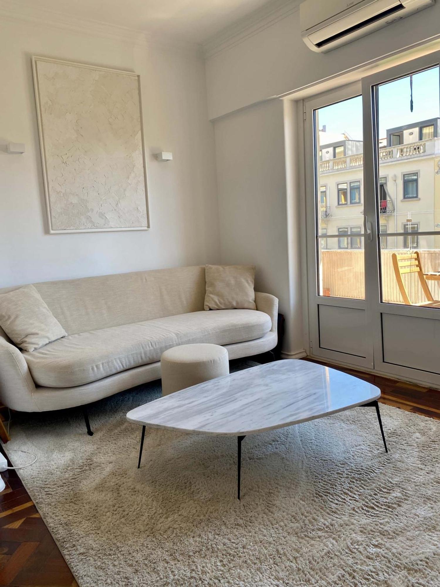 Out Saldanha Apartment Lisbon