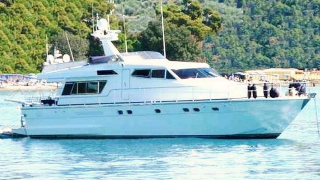 Botel My Angelisa The Yacht *