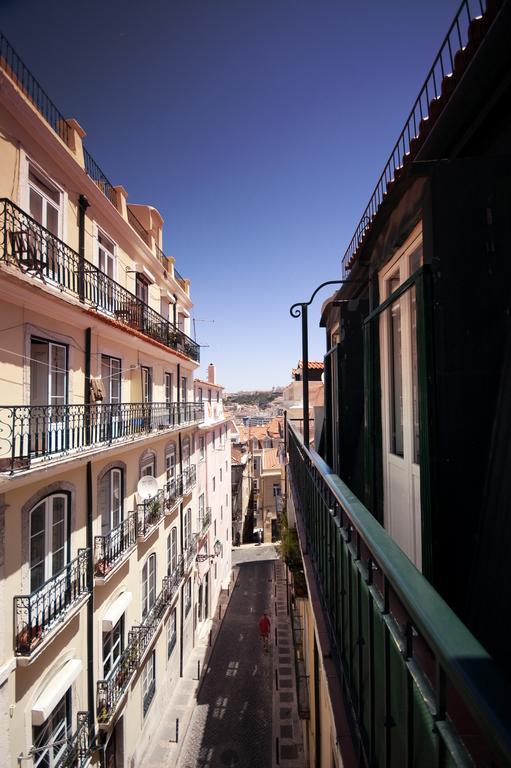 Apartment Terrace View In Chiado Lisbon