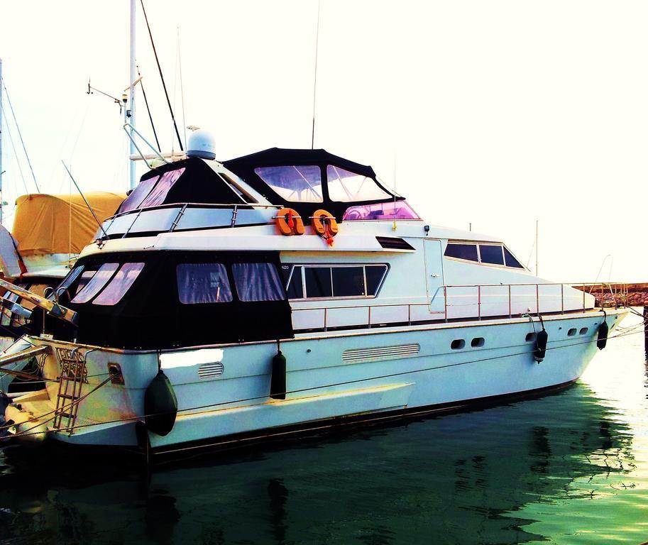 Botel My Angelisa The Yacht Lisbon