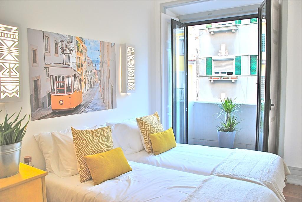 Apartment Family In The Center Of *