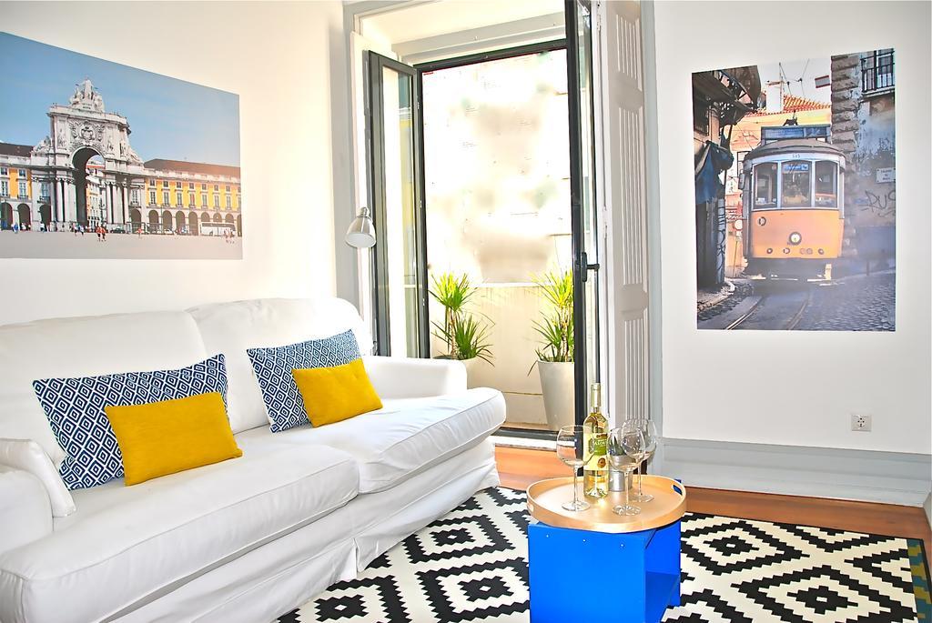 Family In The Center Of Apartment Lisbon