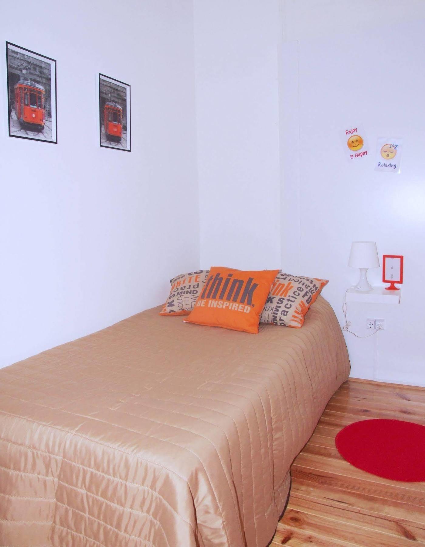 Hostel Fly To Lisbon