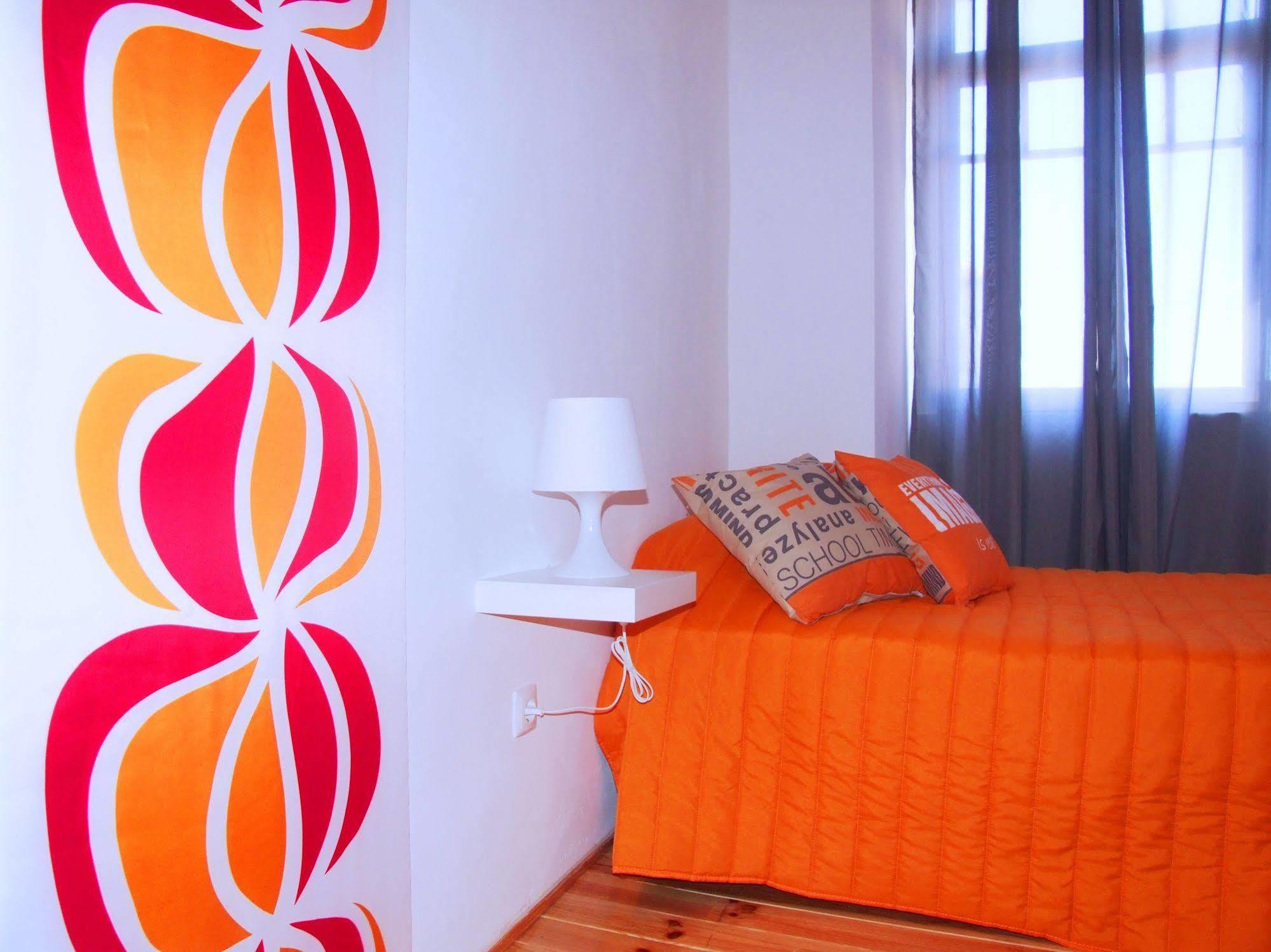 Hostel Fly To Lisbon