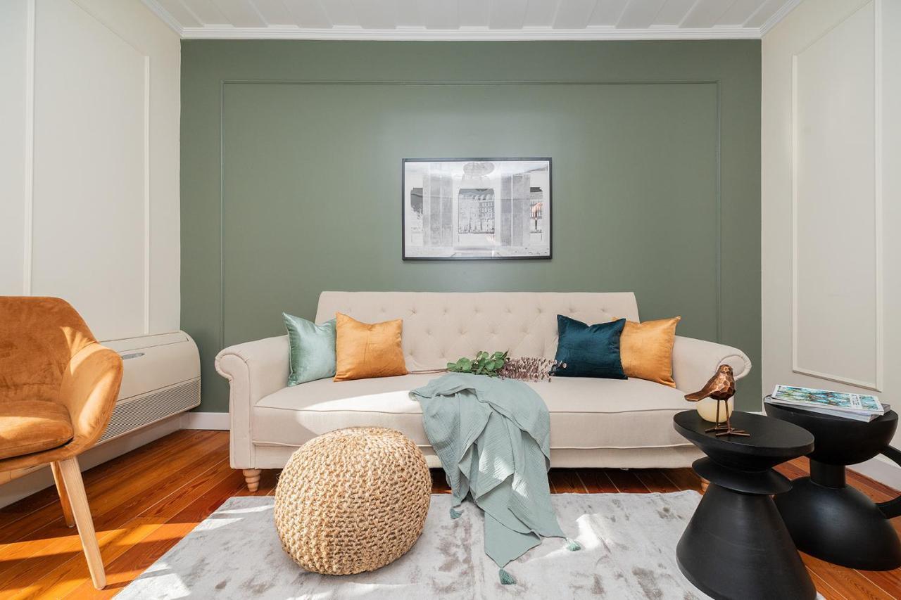 Stunning & Modern 2 Bedroom In Chiado * Lisbon