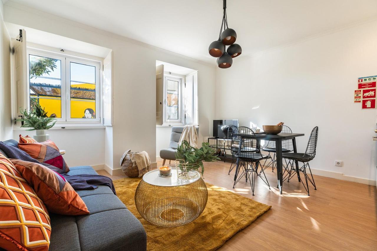 Designer 2bed1bath Mins To Famed Ramiro Restaurant Apartment Lisbon
