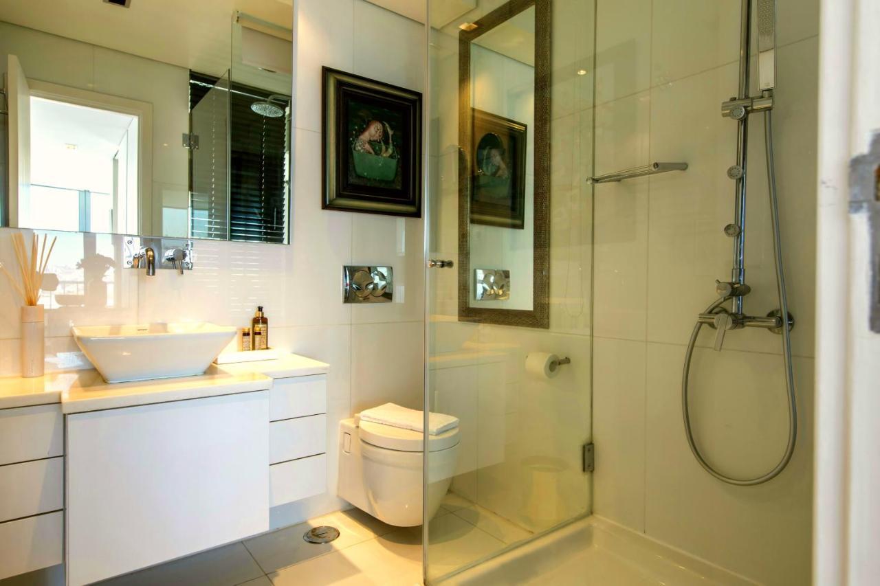 Lovelystay - Full Sky In Chiado