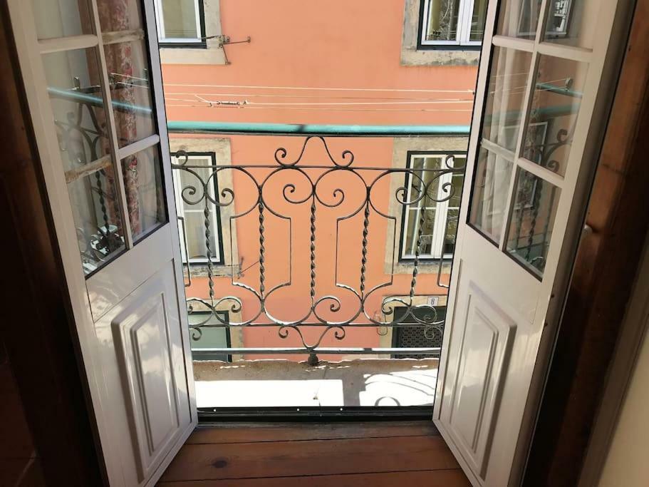 Typical Studio In Great Location! Tram 28!