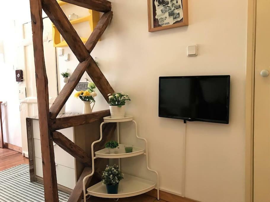 Apartment Typical Studio In Great Location! Tram 28! Lisbon
