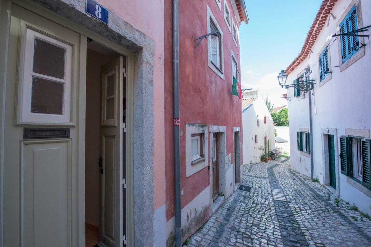Portugal Here I - Alfama-castelo Lisbon