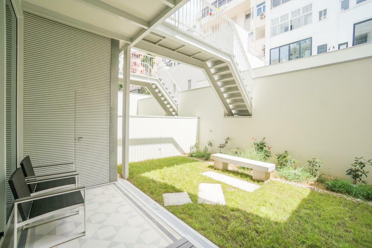 Courtyard & Elegance