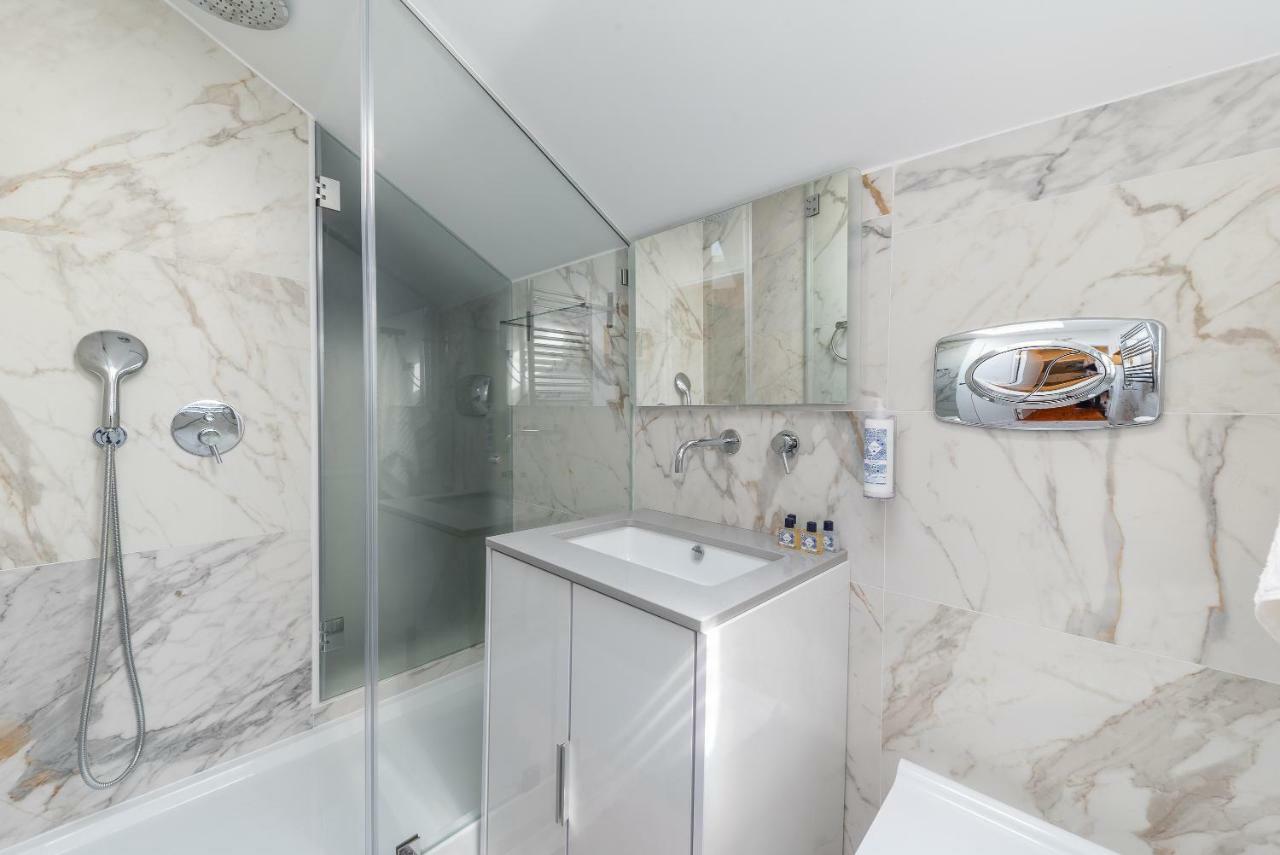 Style And Comfort In Downtown Apartment