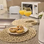Inloveapartments - Under A Fig Tree