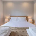 Graceful 2Bdr Duplex Apartment By Lovelystay