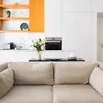 Charming & Modern Flat Close To Time Out Market
