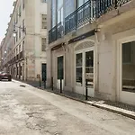 Charming & Modern Flat Close To Time Out Market
