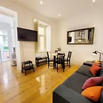 Prazeres Pool Residence