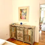 Bright And Spacious Three Bedroom Apt In The Heart Of Lisbon