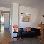 Espacoso Apartamento Junto Ao Metro