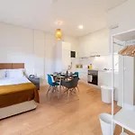Monsanto Hill House - No. 565 -1 E