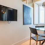 Cozy Apartment Near The River I