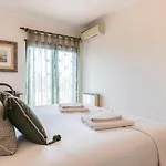 Fancy Apartment W/Metro At Doorstep By Lovelystay