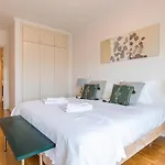 Fancy Apartment W/Metro At Doorstep By Lovelystay