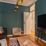 Charming Tram 28 Apartment By Lovelystay