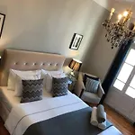 Spacious Apartment In Central Lisbon 120 M² Fireplace