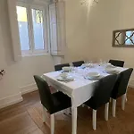 Principe Real - 2 Bedroom Apartment With Terrace