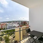 Whome Family Condo - Urban Retreat With Parking, Ac, Elevator In Great Location