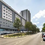 Whome Family Condo - Urban Retreat With Parking, Ac, Elevator In Great Location