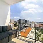 Whome Family Condo - Urban Retreat With Parking, Ac, Elevator In Great Location