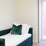 Pardal 15 - Boutique 2 Bed Apartment With Free Parking Nearby