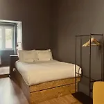 Avenue Hostel & Suites