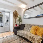 Cosy Retreat In Madragoa -Lisbon