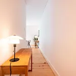 Guestready - Spacious 2 Bedroom Apt Near The River