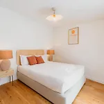 Lisbon Orange House - Stunning One-Bedroom Apartment 2E