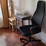 Cozy Room Near Metro & Airport