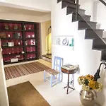 Lovelystay - Castle Hill Apartment