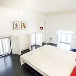 Lovelystay - Castle Hill Apartment