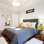 Cruz Apartments