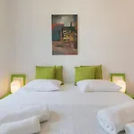 Lovelystay - Comfortable Apartment With River Views
