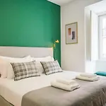 Modern Apartment In Chiado