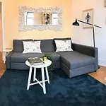 Principe Real - 2 Bedroom Apartment With Terrace